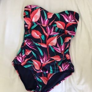 Tommy Bahama One Piece Swimsuit, size 6